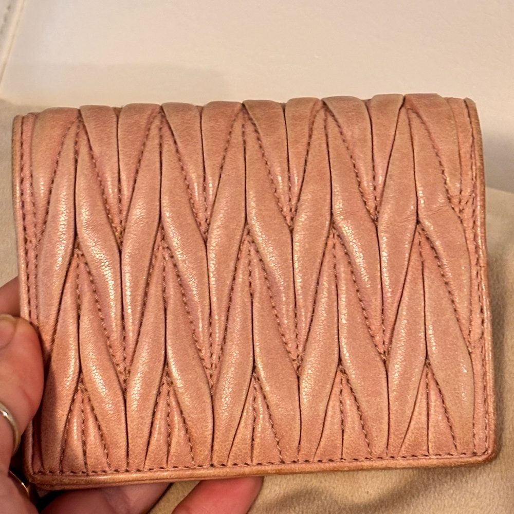 MIU MIU Matelasse Orchidea Blush Pink Quilted Compact Wallet W/ COA - Picture 10 of 15